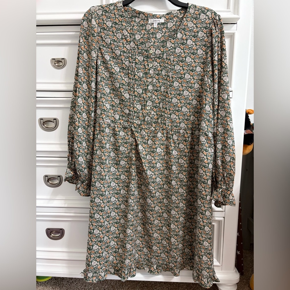 JODIFL Green Floral Print Blouse with Cream and Peach Accents